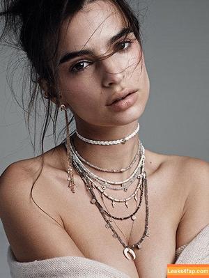 Emily Ratajkowski photo #4945