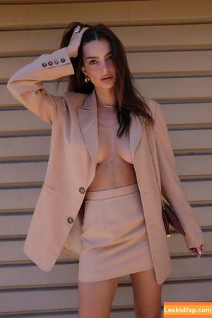 Emily Ratajkowski photo #4974