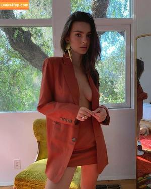 Emily Ratajkowski photo #4985