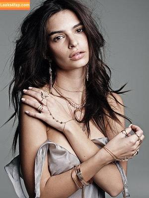 Emily Ratajkowski photo #4989