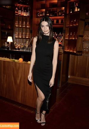 Emily Ratajkowski фото #5130