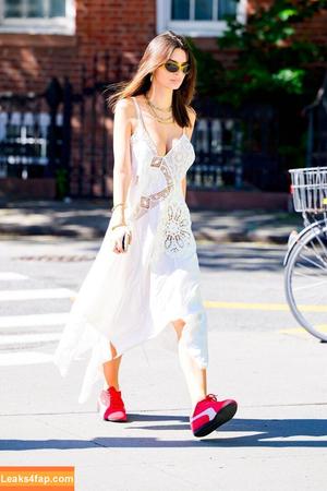 Emily Ratajkowski фото #5333