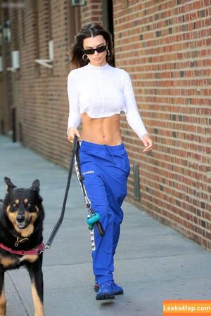 Emily Ratajkowski фото #5438