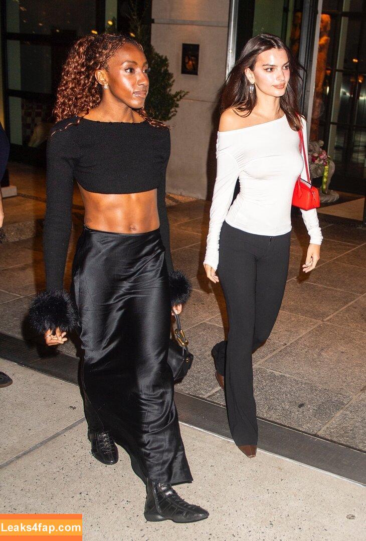 Emily Ratajkowski / emrata слитое фото фото #6152