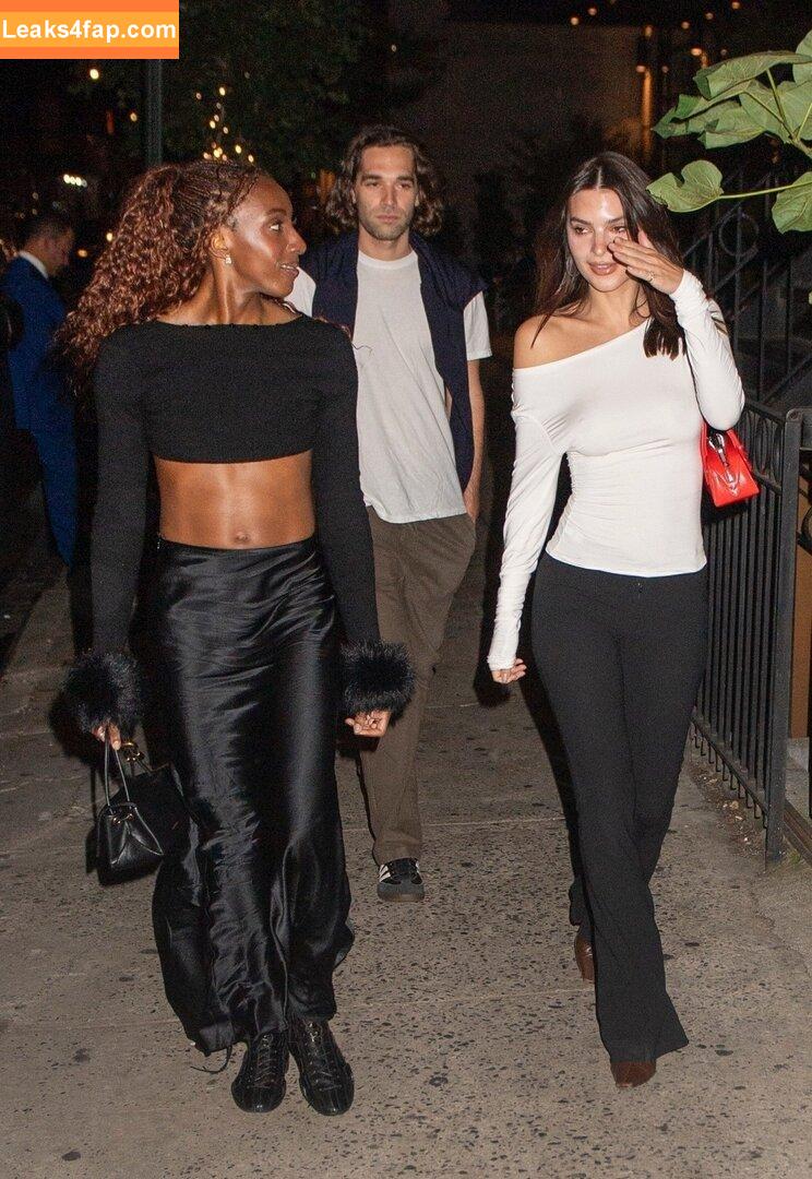 Emily Ratajkowski / emrata слитое фото фото #6170