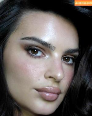 Emily Ratajkowski фото #6013