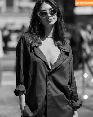 Emily Ratajkowski фото #6060