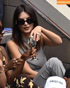 Emily Ratajkowski фото #6079