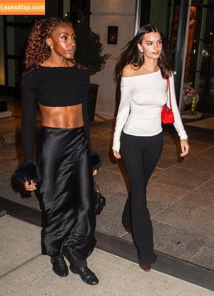 Emily Ratajkowski фото #6142