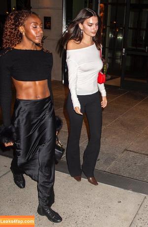 Emily Ratajkowski фото #6143