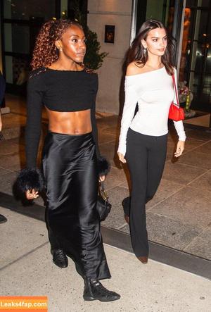 Emily Ratajkowski фото #6152