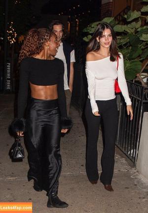 Emily Ratajkowski фото #6153