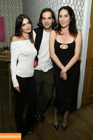 Emily Ratajkowski фото #6156