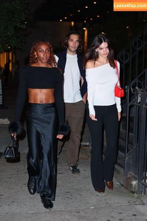 Emily Ratajkowski фото #6159