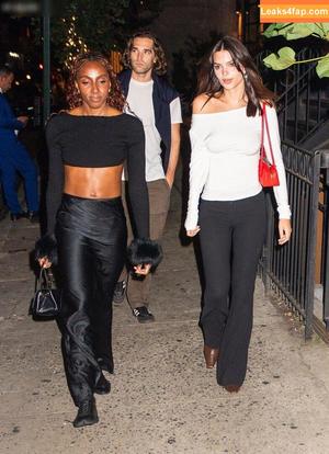 Emily Ratajkowski фото #6166