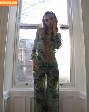 Emily Ratajkowski фото #6395