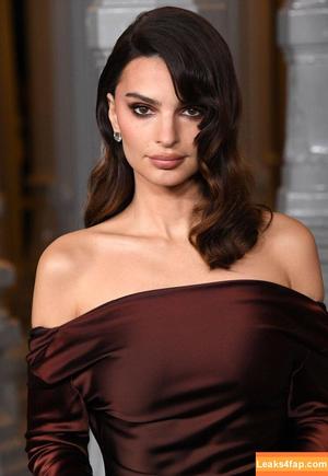 Emily Ratajkowski фото #6454