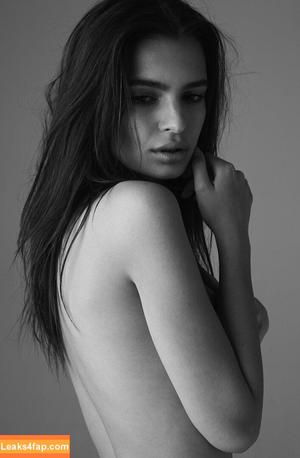 Emily Ratajkowski photo #6917