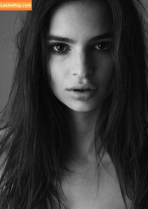 Emily Ratajkowski photo #6936