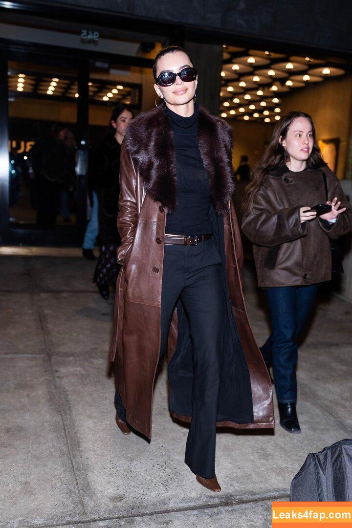 Emily Ratajkowski / Officialemilyratajkowski / emrata / https: leaked photo photo #7398