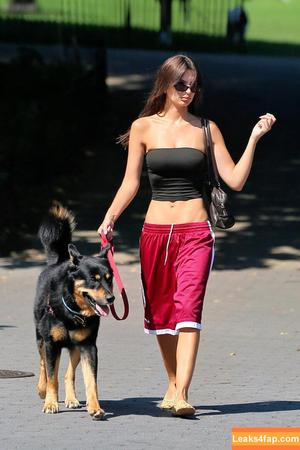 Emily Ratajkowski photo #7096