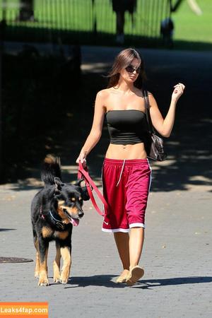 Emily Ratajkowski photo #7111