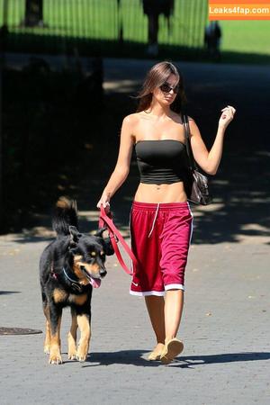 Emily Ratajkowski photo #7122