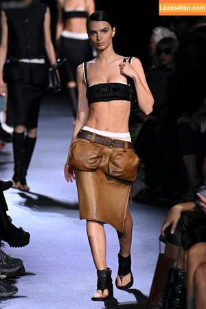 Emily Ratajkowski photo #7136