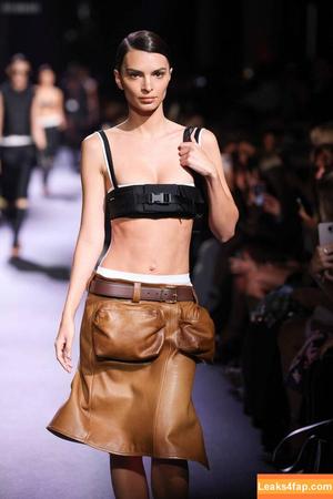 Emily Ratajkowski photo #7137