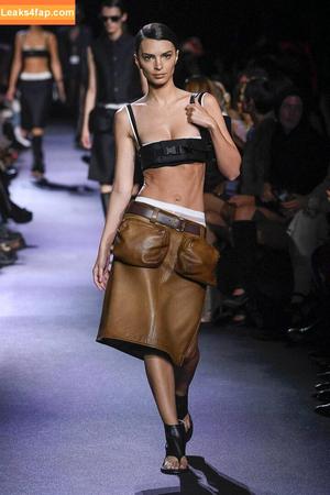 Emily Ratajkowski photo #7140