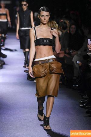 Emily Ratajkowski photo #7141