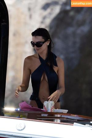 Emily Ratajkowski photo #7194