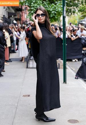 Emily Ratajkowski photo #7253