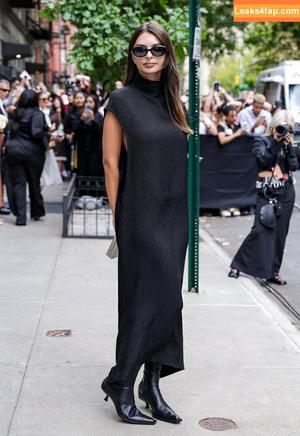 Emily Ratajkowski photo #7255