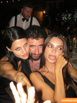 Emily Ratajkowski photo #7288