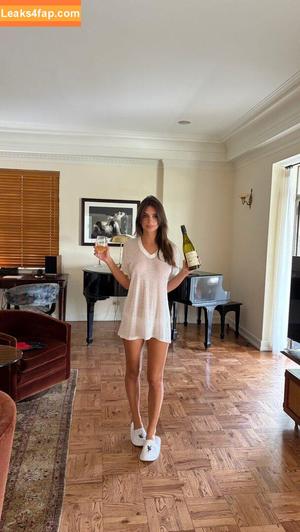 Emily Ratajkowski фото #7331