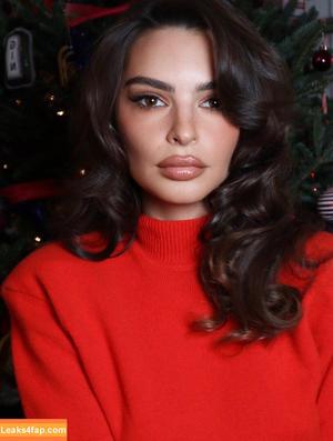 Emily Ratajkowski photo #7364