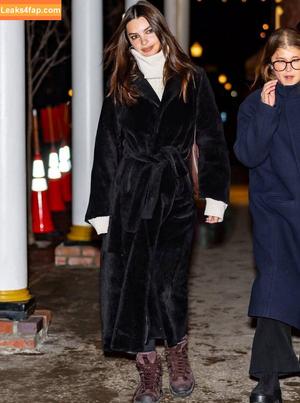 Emily Ratajkowski photo #7379