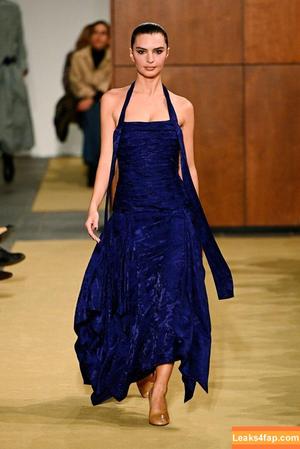 Emily Ratajkowski photo #7386