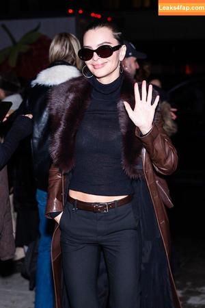 Emily Ratajkowski photo #7393