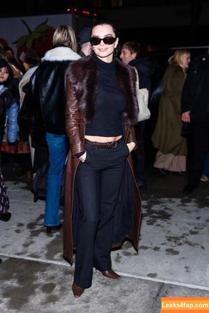 Emily Ratajkowski photo #7396