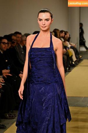 Emily Ratajkowski фото #7406