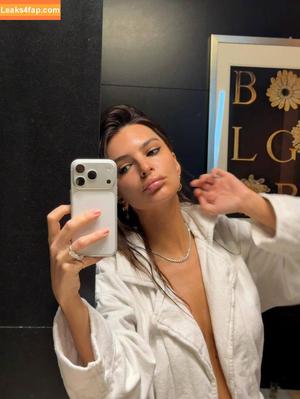 Emily Ratajkowski photo #7428