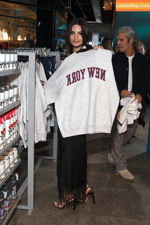Emily Ratajkowski photo #7505