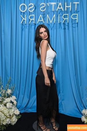 Emily Ratajkowski photo #7509