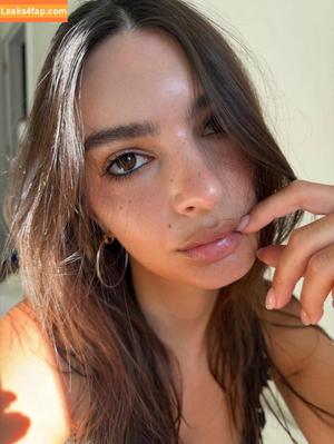 Emily Ratajkowski photo #7533
