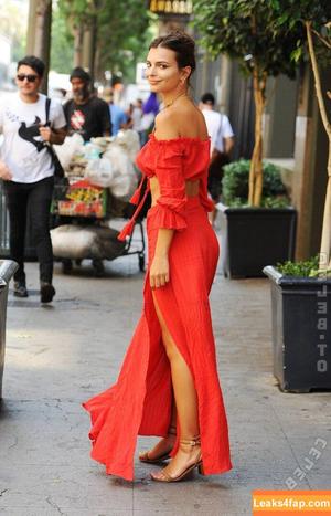 Emily Ratajkowski photo #7557