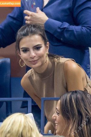 Emily Ratajkowski photo #7559