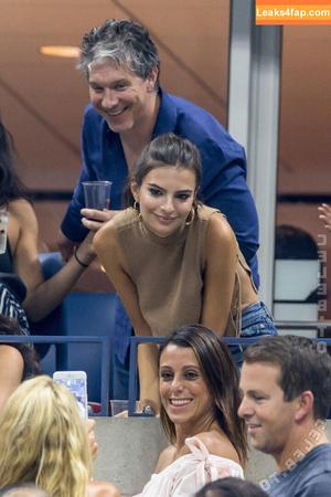 Emily Ratajkowski photo #7569