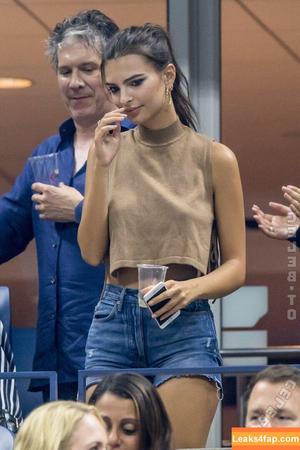 Emily Ratajkowski photo #7574